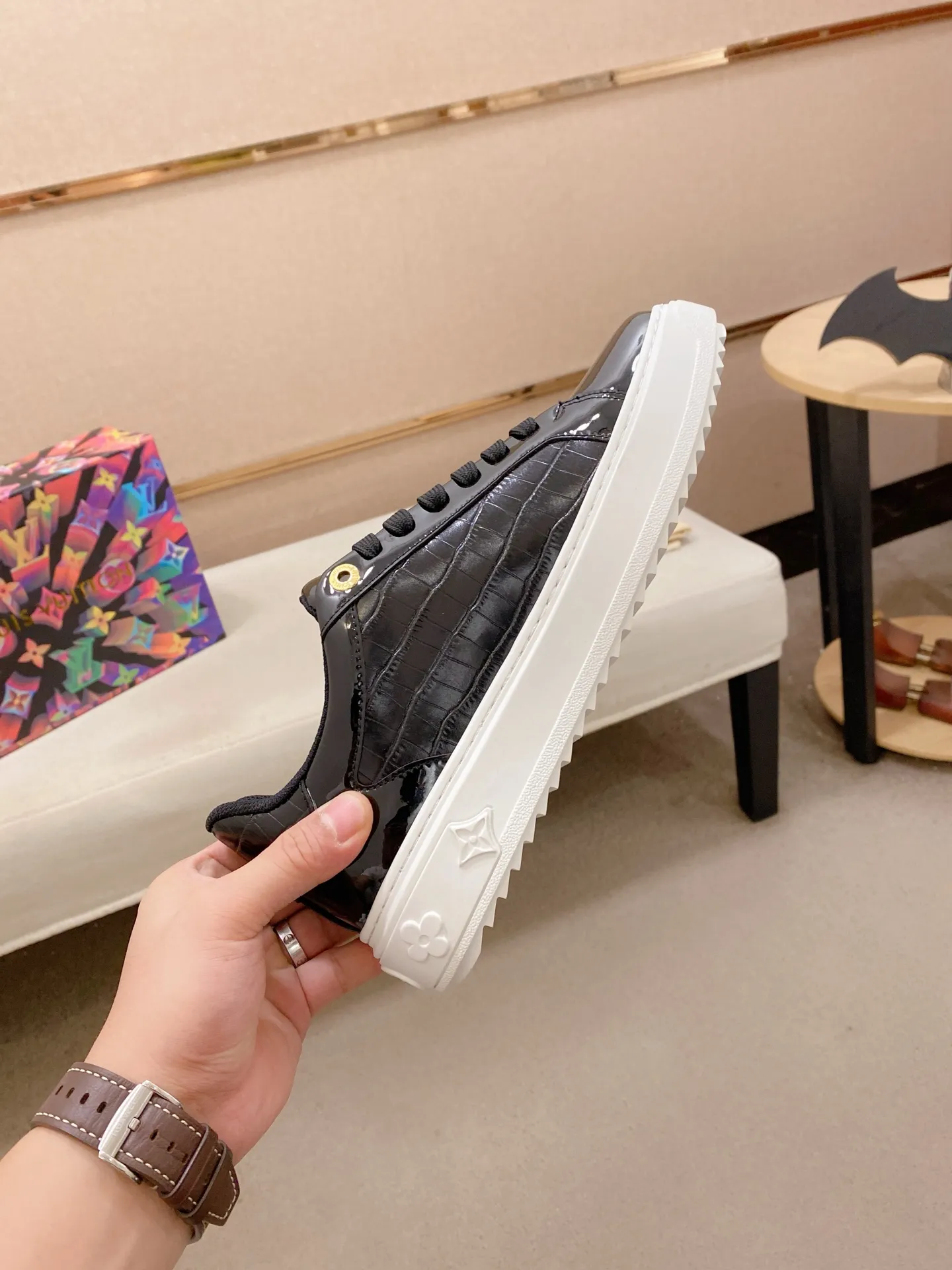 Men's shoes💰: 540💰(Niuli: full package) louis vuitton (Louis Vuitton/lv) top 🔍🔍 new models are on sale at the same time at the counter. The upper 🇮🇹 is imported from Italy, first-layer cowhide, and the lining is fully imported cowhide. 💪💪, completely 1⃣️ to 1 ⃣️Re-engraved🇮🇹💪💪, ⚠Sole: The original sole is specially provided by the original factory, the exclusive movable molded sole is super comfortable, ⚠The original factory follows the order, 🔍🔍high quality, you can enter and exit the counter at will, welcome to compare⚠. Code number:38-44